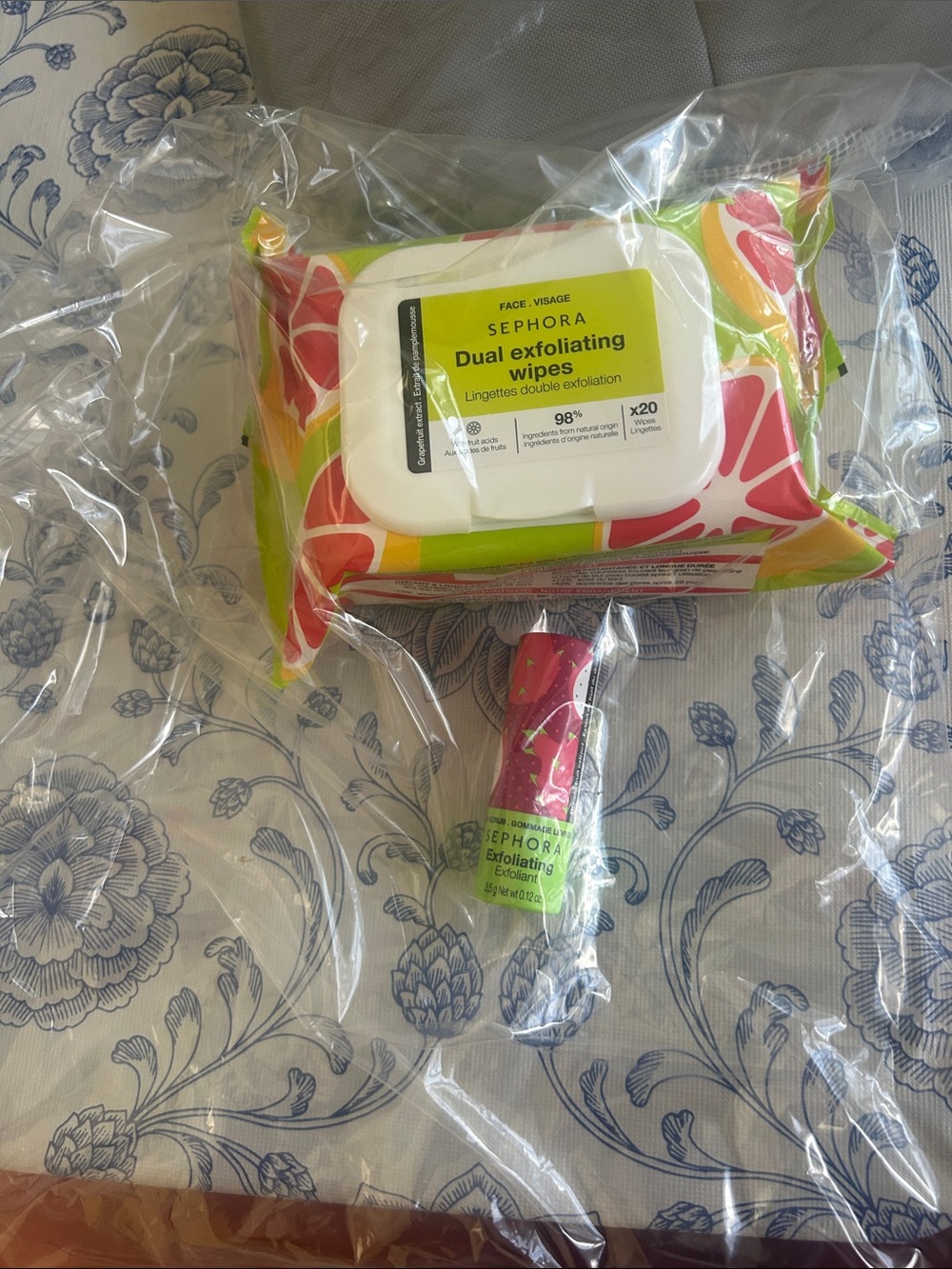 Face wipes and lippie